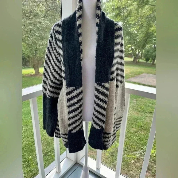 Kial cardigan sweater size large - Picture 1 of 7